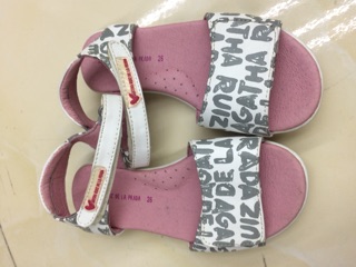 Sandal bé gái