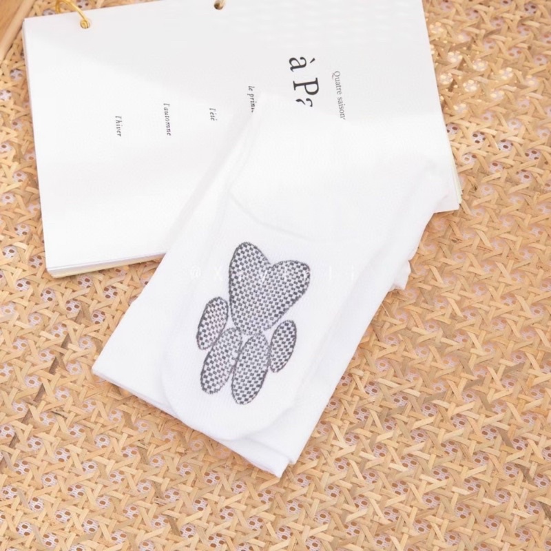 Quần tất chống trượt cho bé yêu đi múa