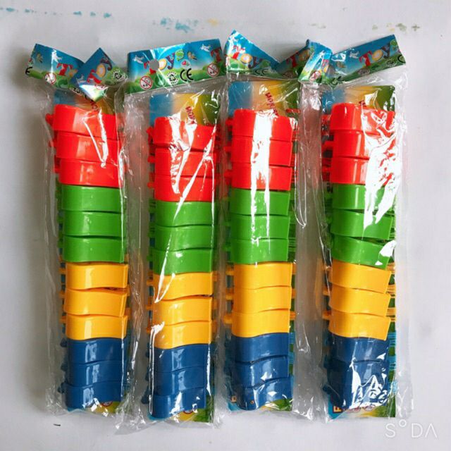 vỉ 12 chiếc còi thổi nhựa