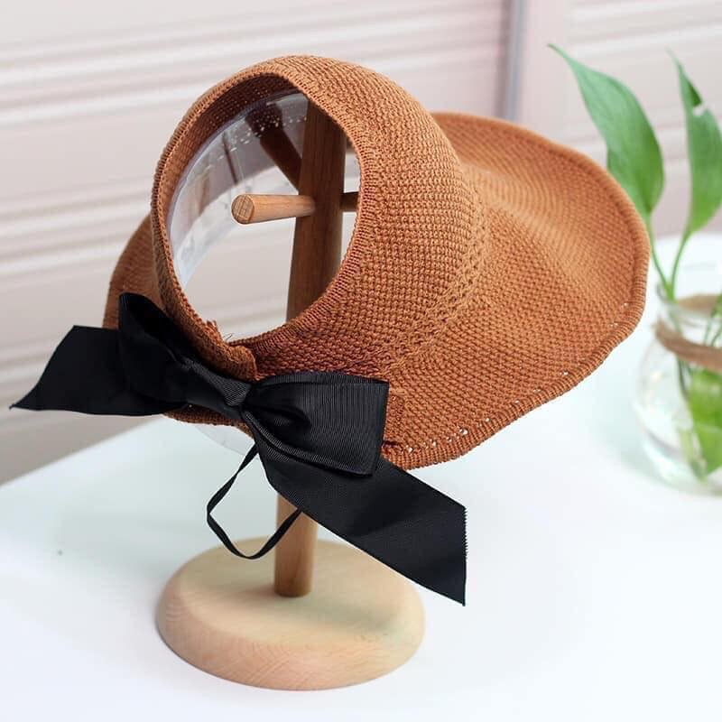 Mũ đi biển rộng vành