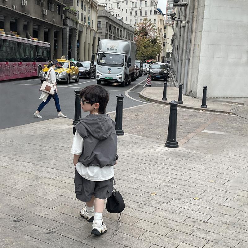 Set Áo Thun Ngắn Tay Có Mũ + Quần Yếm Thời Trang Cho Bé Trai