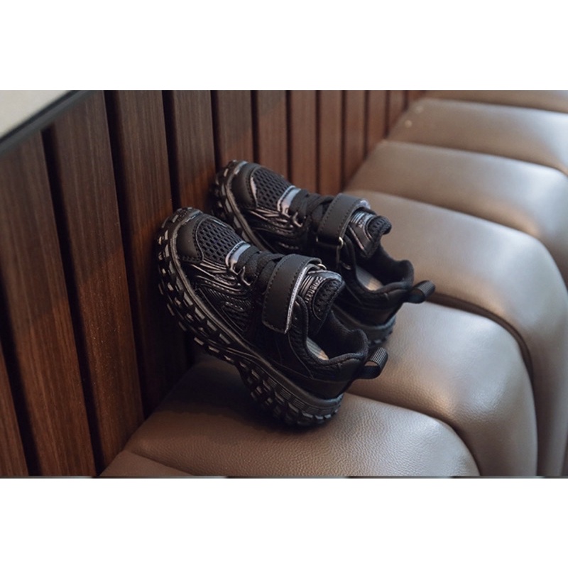 Giày thể thao mã 8868