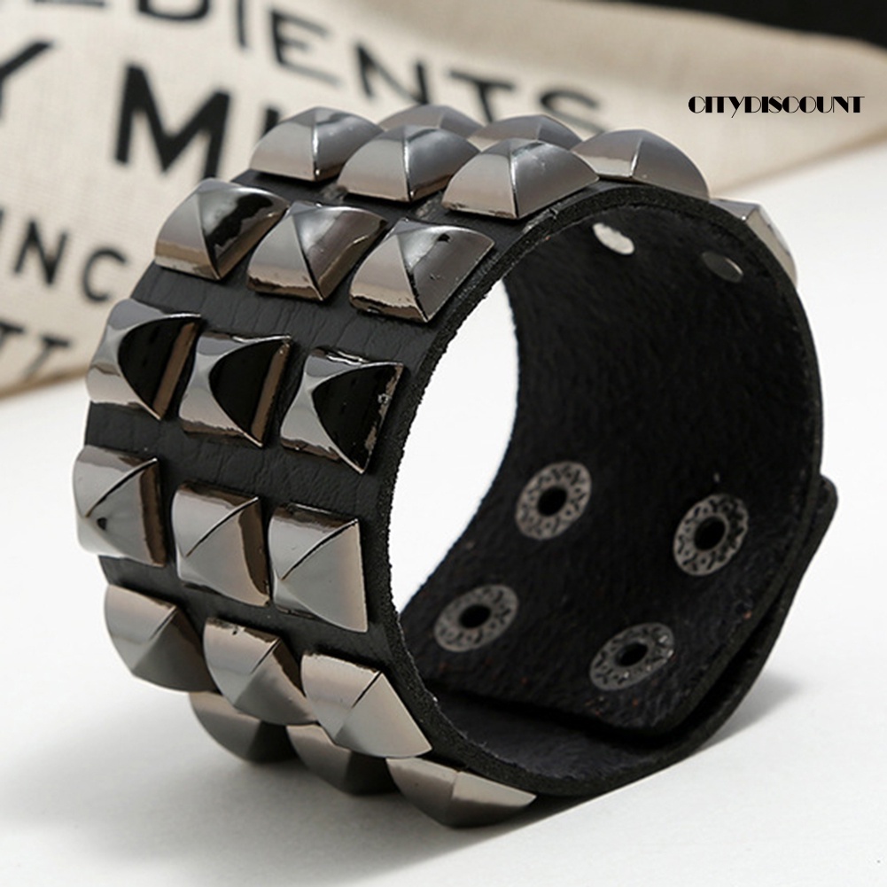 Vòng Tay Giả Da Bản To Đính Đinh Tán Vuông Cá Tính Cho Nam Nữ