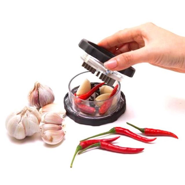 Dụng cụ xay tỏi cầm tay