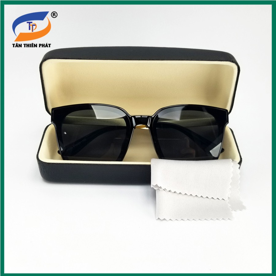 Mắt kính nữ/nam (unisex) màu đen râm mát chống nắng, tia UV 6035D. Kính mát gọng kim loại chữ V màu vàng, không gỉ | BigBuy360 - bigbuy360.vn