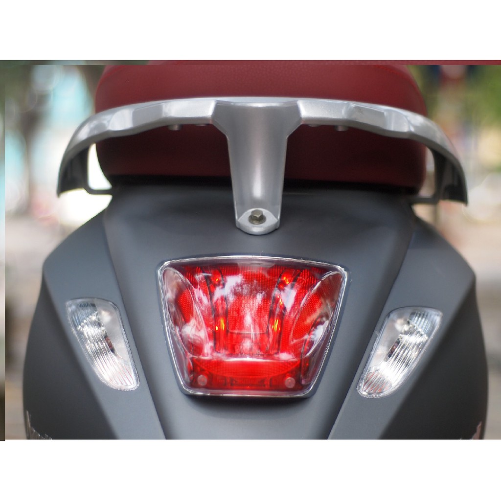 Cụm đèn hậu xe máy điện vespa