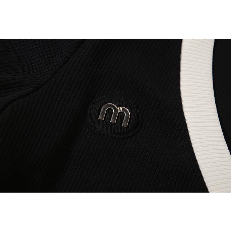 Đầm Ngắn Tay Cổ Chữ V Xếp Ly Xinh Xắn Thời Trang Cho Nữ