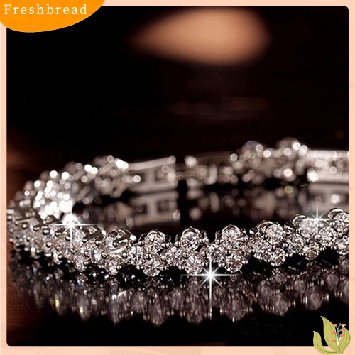 Vòng đeo tay kiểu dáng thời trang xinh xắn cho nữ | BigBuy360 - bigbuy360.vn