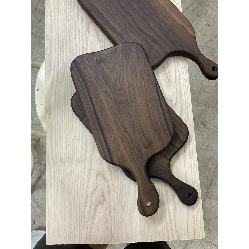 Thớt gỗ óc chó bày pizza dùng trang trí/ chụp hình