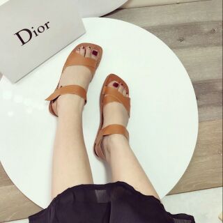 Sandal quai chéo hình chụp thật