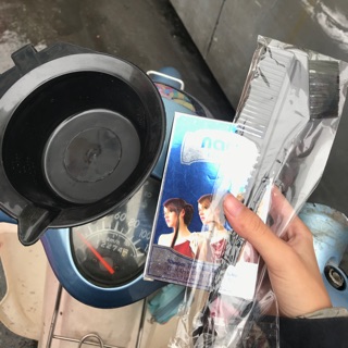 Bát kèm lược nhuộm