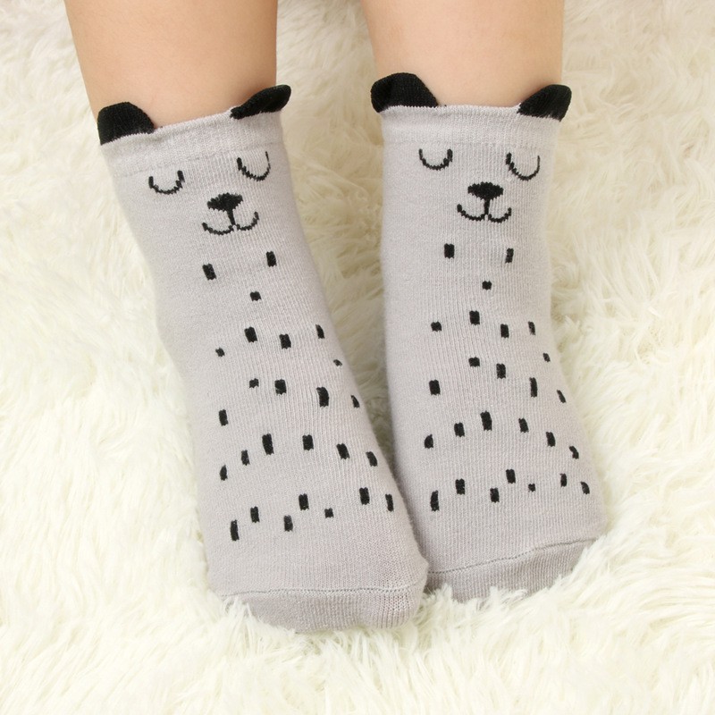 Tất in hình hoạt hình xinh xắn cho bé gái