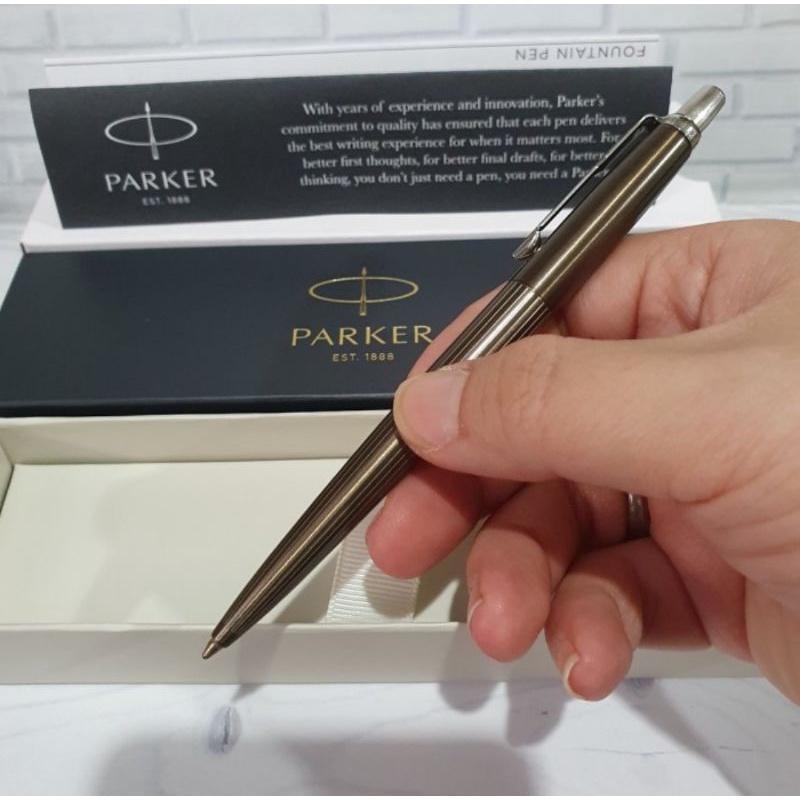 Bút Viết Tên Chạm Khắc Chữ Parker Jotter