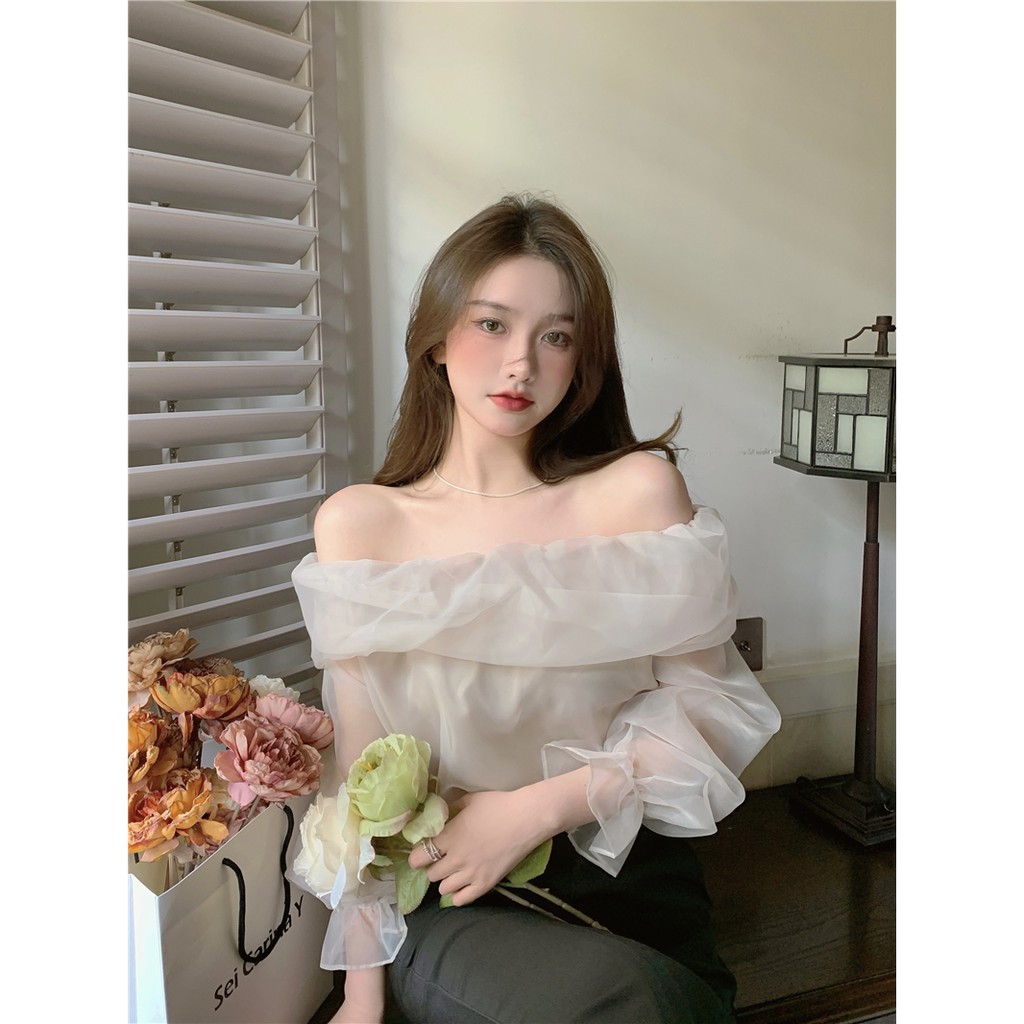 Áo trễ vai phối voan nhẹ nhàng nữ tính