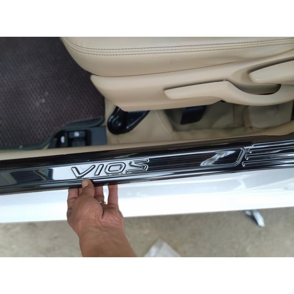 Ốp Bậc Cửa, nẹp bước chân Xe Toyota Vios 2014- 2017, 2019- 2022,2023 Vân Titan cao cấp