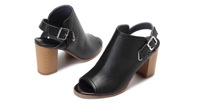 Sandal Daphne sale up 90%