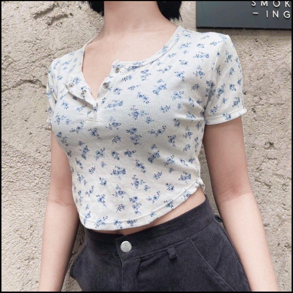 Áo Croptop Ngắn Tay Cổ Bầu Hoạ Tiết Bướm Nhí nút bấm với màu trắng tinh khôi