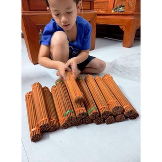 10 đôi đũa tre vót thủ công.
