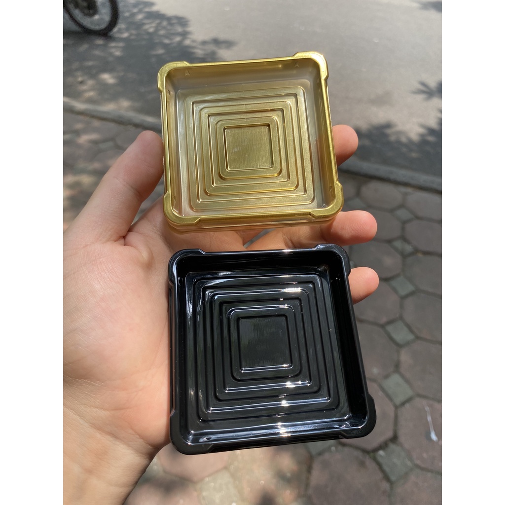 Hộp Nhựa Vuông Đế Vàng Đựng Bánh 100gr