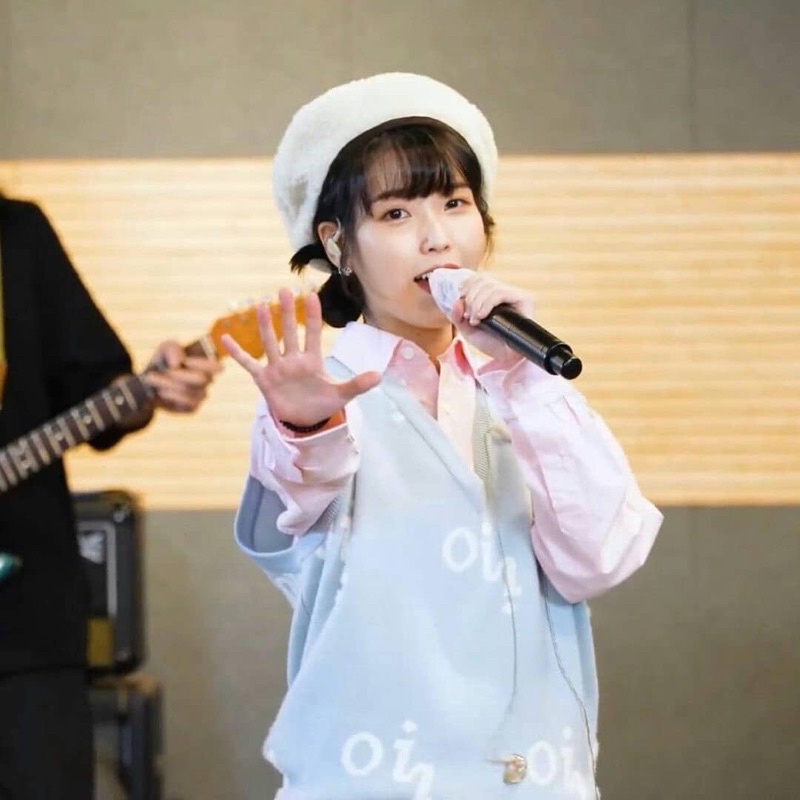 Áo Gile len OiOi giống Rosé Blackpink và IU