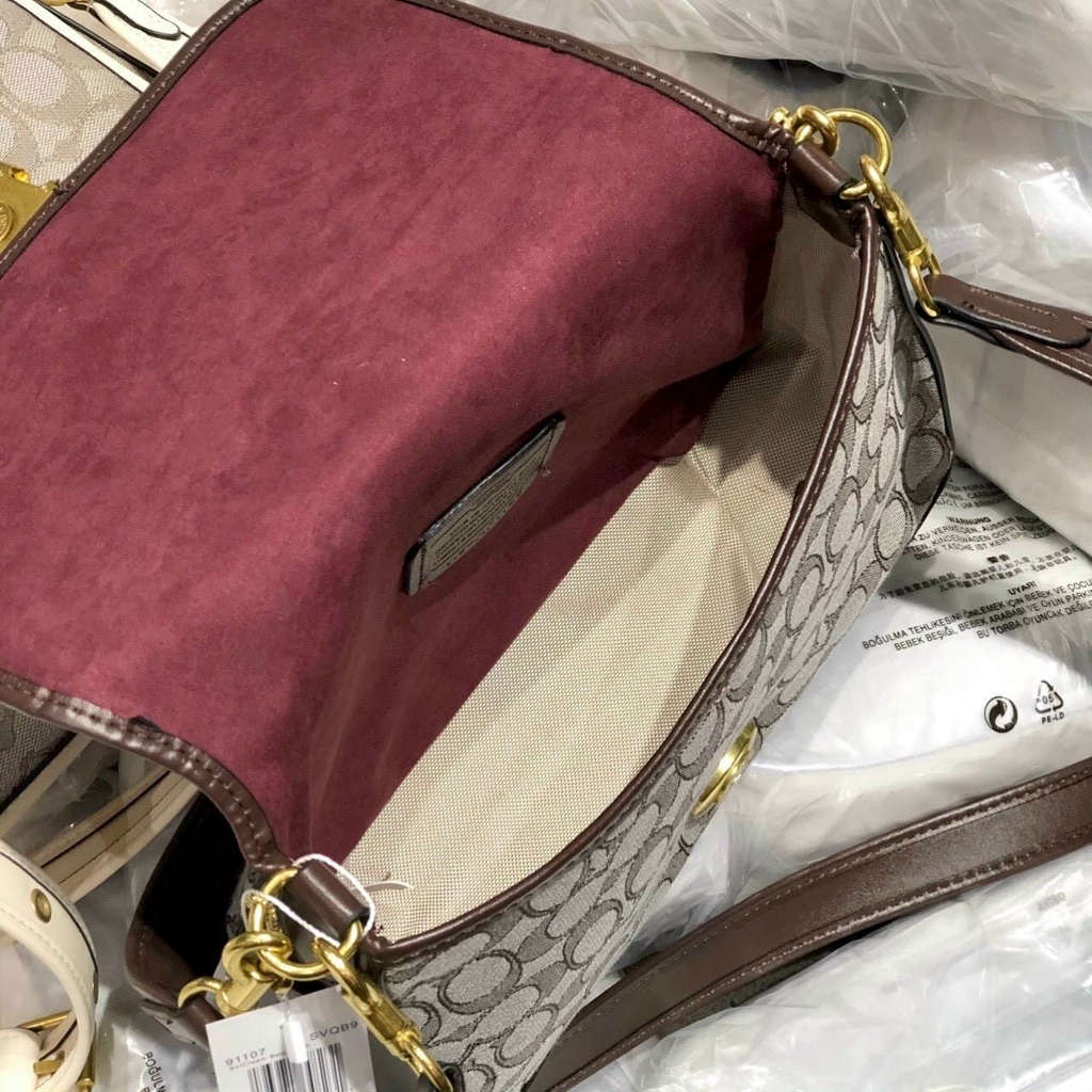 Túi đeo chéo COACH SOFT TABBY CHỮ