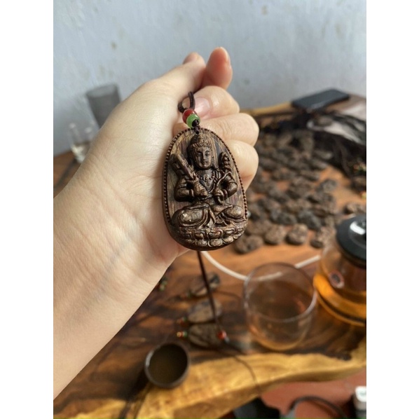 Mặt dây chuyền phật Bổn Mệnh Trầm Hương sánh chìm