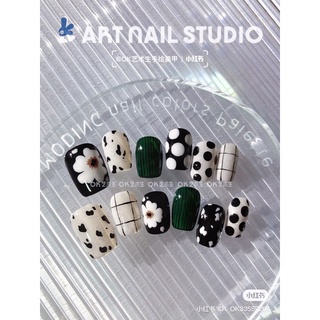 nail box vẽ xanh trắng đen