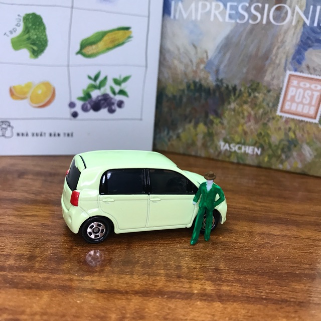 Xe mô hình ô tô chính hãng tomica toyota ports 2012 no.12
