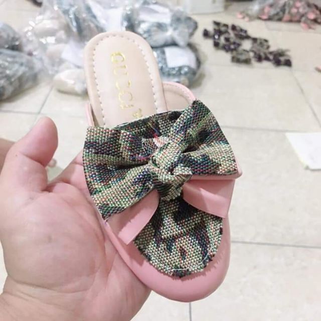 Giầy bé gái