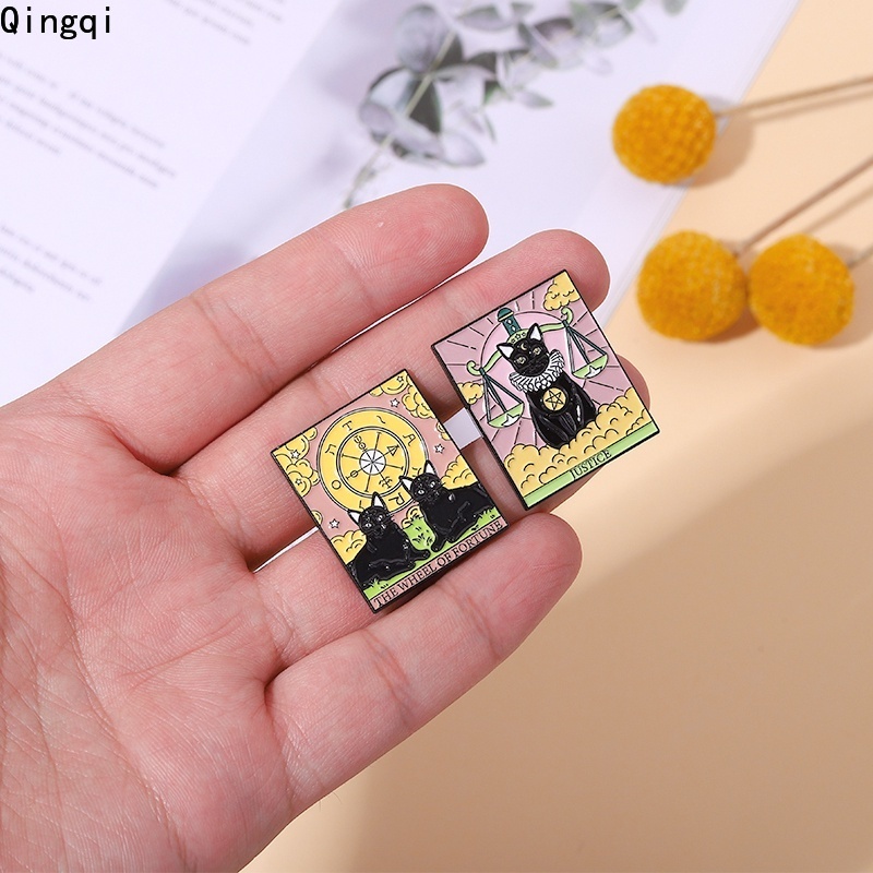 Ghim cài áo Miss Zoe hình lá bài Tarot mặt trăng đen độc đáo cho những người bạn