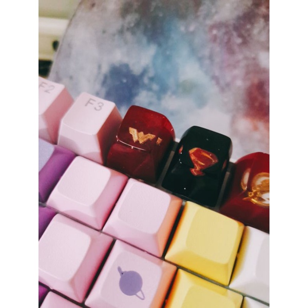 Nút bàn phím SA profile 1u logo DC Superman Resin Keycap - Nút bàn phím cơ trong suốt logo Superman DC