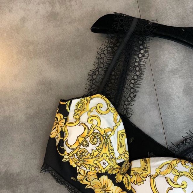 Set đồ hoạ tiết versace