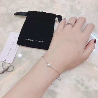Vòng tay ngôi sao Charles&Keith