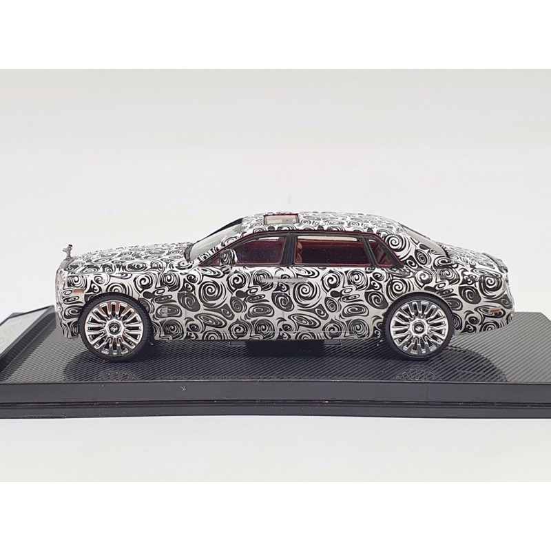 Xe Mô Hình Rolls-Royce Phantom 1:64 Collector's Model (Trắng Hoạ Tiết Đen)