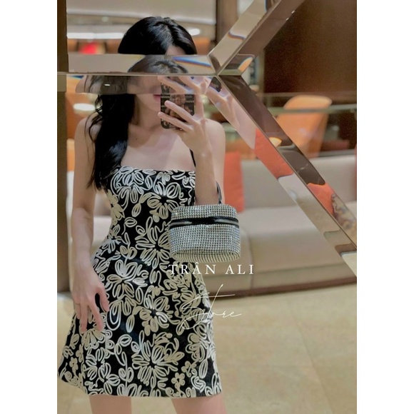 đầm ren hoa nổi