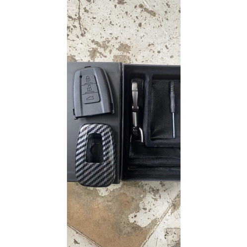 Ốp Corola Cross vỏ khoá Carbon kèm móc toyota phụ kiện xe