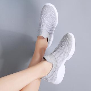 Giày chạy bộ nữ thời trang 2020