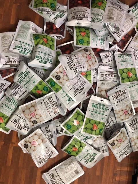 1 Gói kẹo sô cô La bọc dâu Tây vị truyền thống hàng chuẩn Nội địa