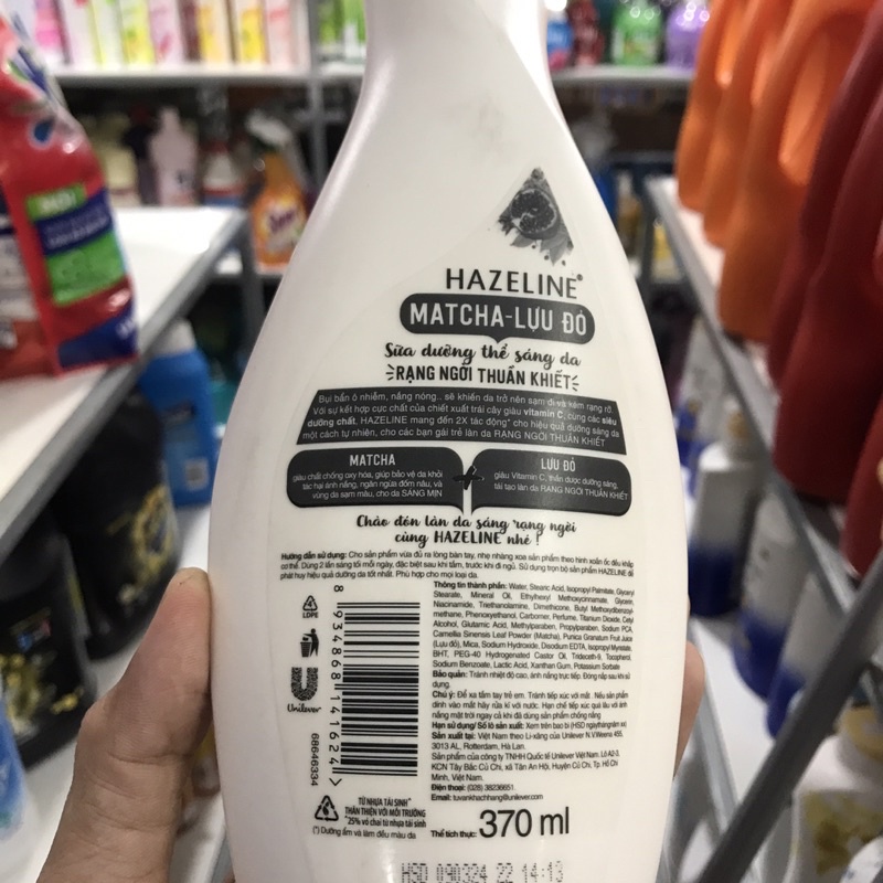 Sữa Dưỡng Thể Hazeline dưỡng trắng da Matcha Lựu Đỏ 370ml