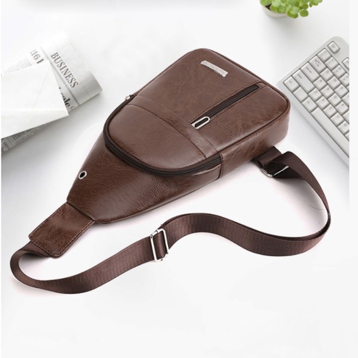 Túi đeo chéo nam chất liệu da PU chống nước tích hợp lỗ tai nghe phong cách Hàn Quốc TC124