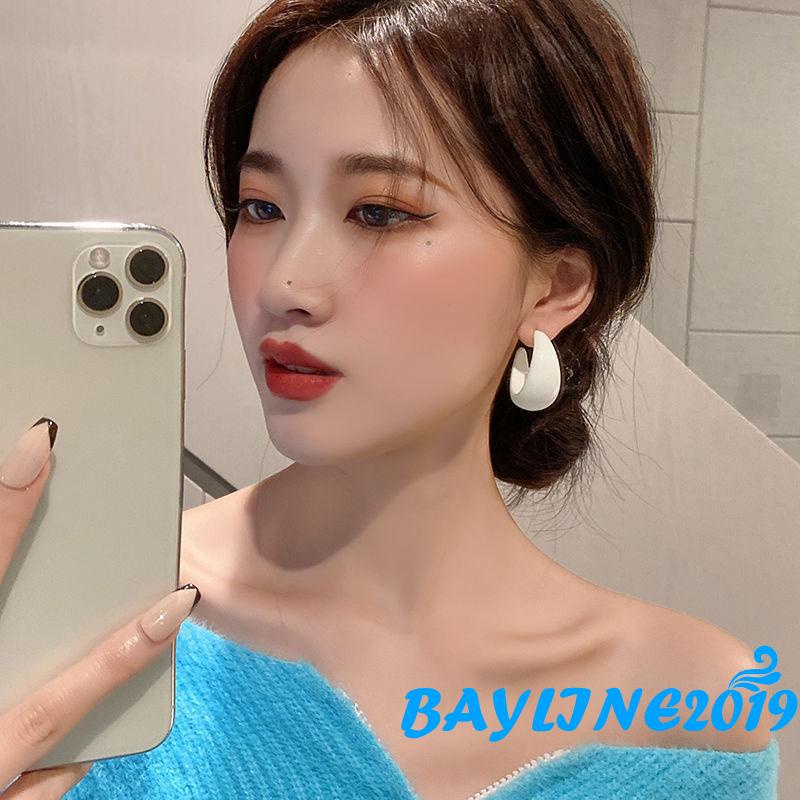 Khuyên tai nữ dạng vòng thời trang cá tính