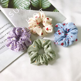 Buộc tóc Scrunchies in hoa cúc tone lạnh xinh xắn