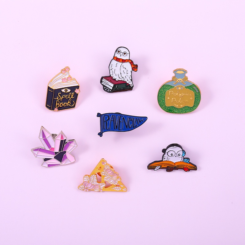 Bác sĩ. Ghim Cài Áo Hình Quyển Sách Ma Thuật Độc Đáo