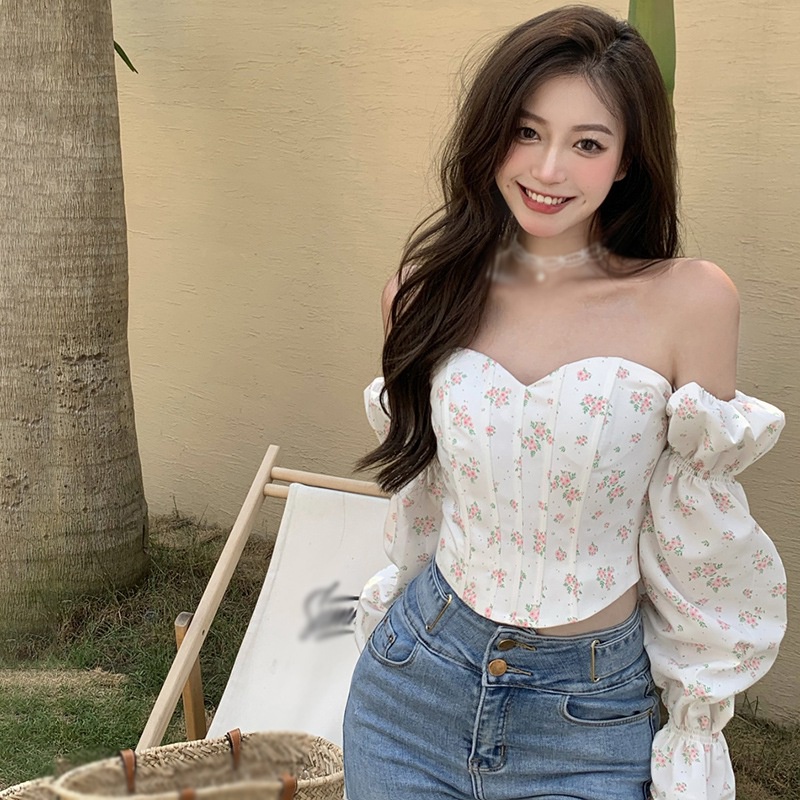 Áo croptop tay dài trễ vai họa tiết hoa thời trang nữ tính