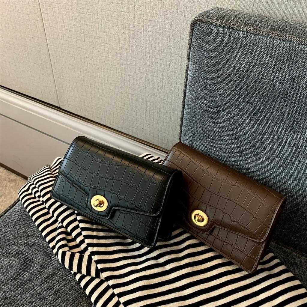 Túi đeo chéo dáng vuông thiết kế đơn giản thời trang