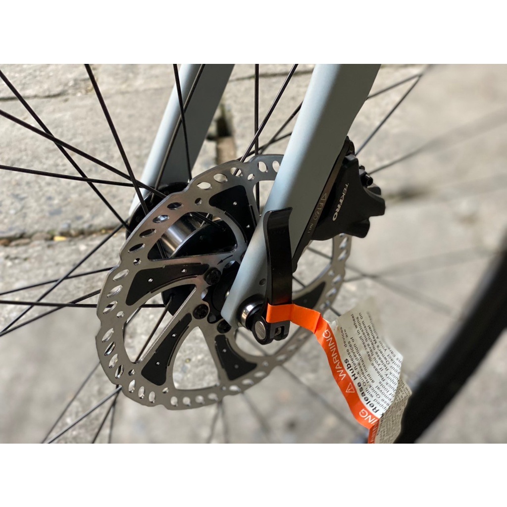 Xe touring Giant Revolt F1