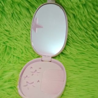 Gương kèm lược Hello Kitty