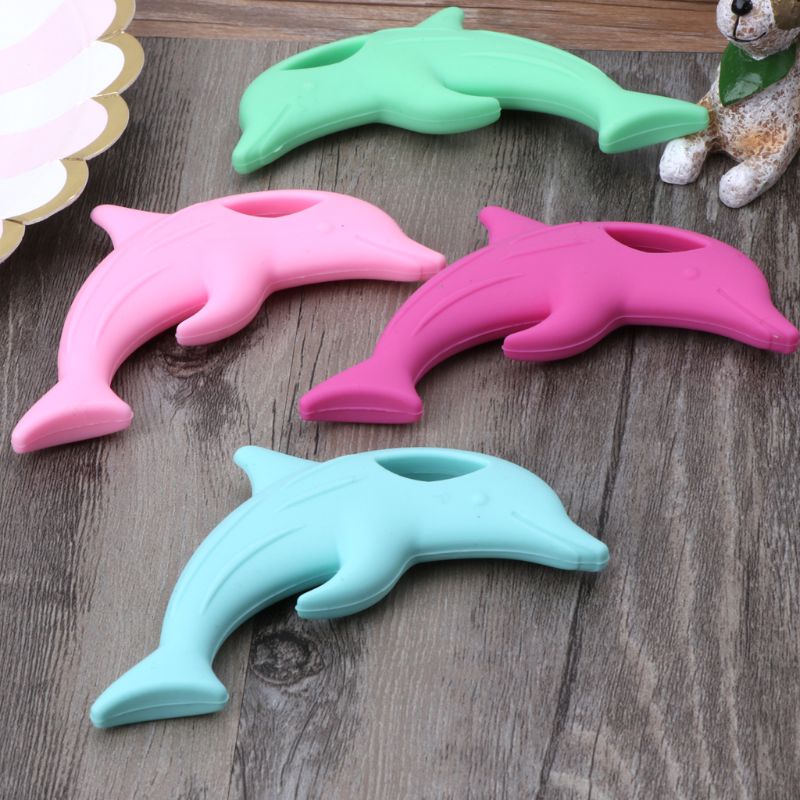 Núm Vú Giả Ngậm Mọc Răng Hình Cá Heo Hoạt Hình Bằng Silicon Không BPA Cho Bé
