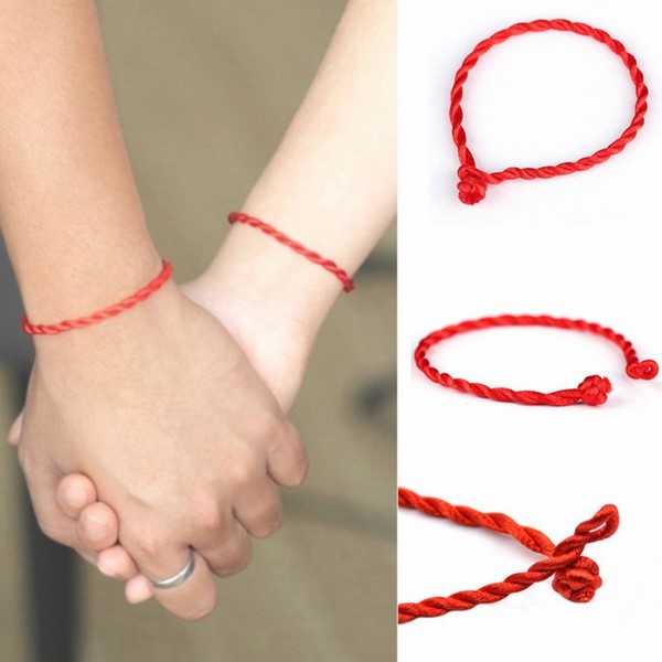 Vòng đeo tay chỉ đỏ Thái Lan, Mang lại may mắn và tình duyên.
