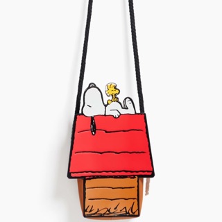 Túi xách Zara hoạ tiết Snoopy